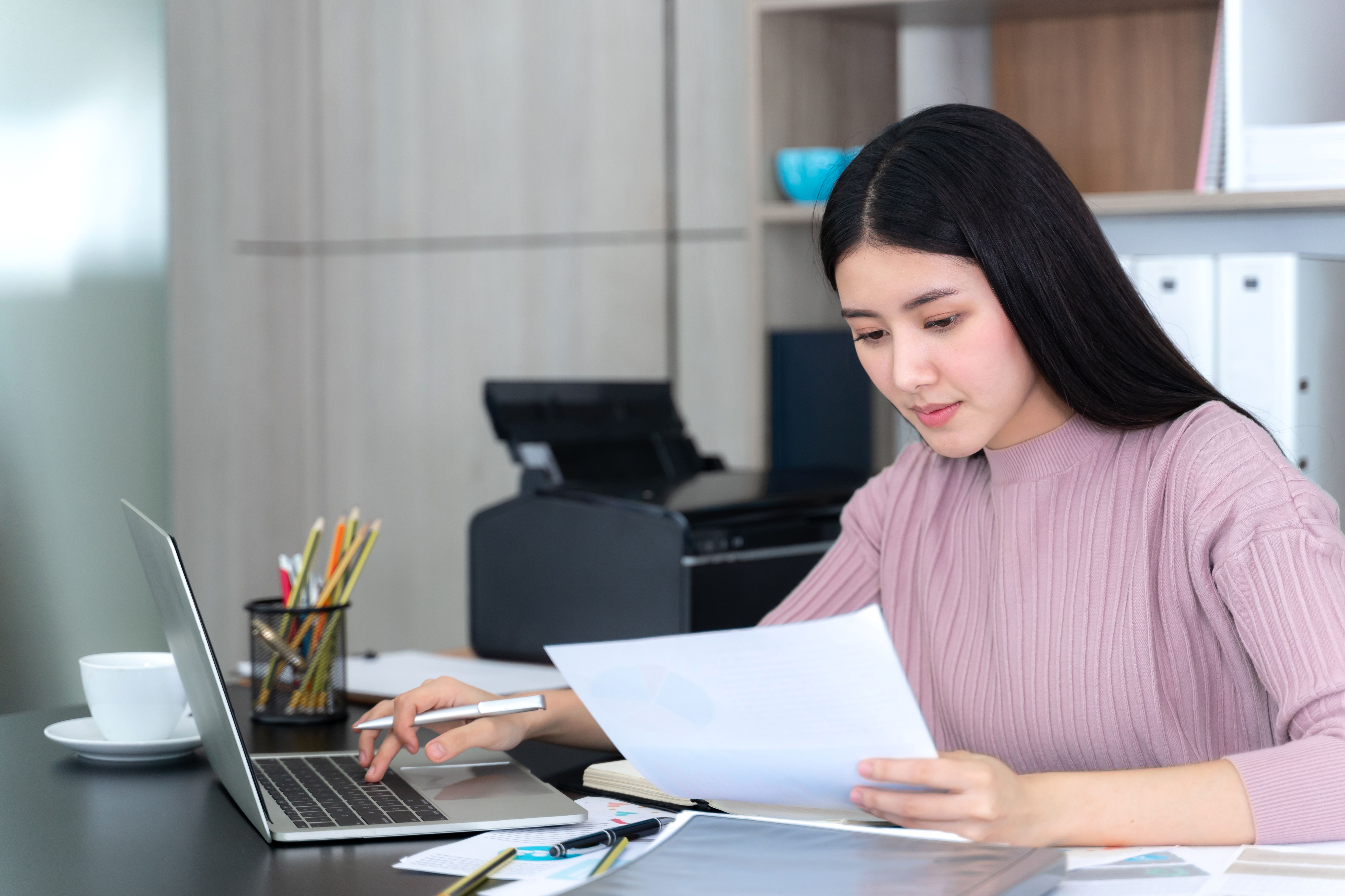 lifestyle-beautiful-asian-business-young-woman-using-laptop-computer-smart-phone-office-desk.jpg