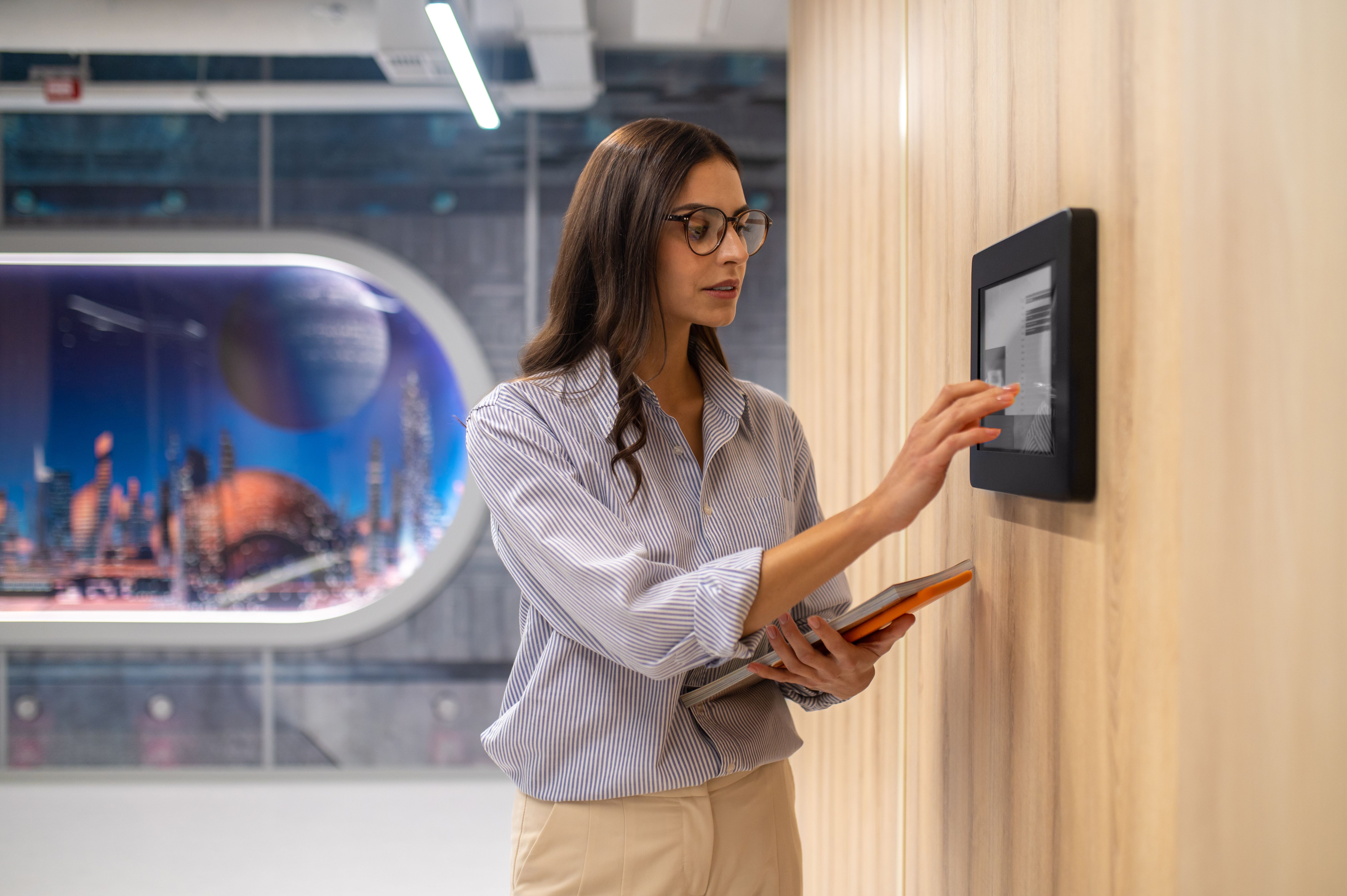 kiểm soát ra vào Access Control 15